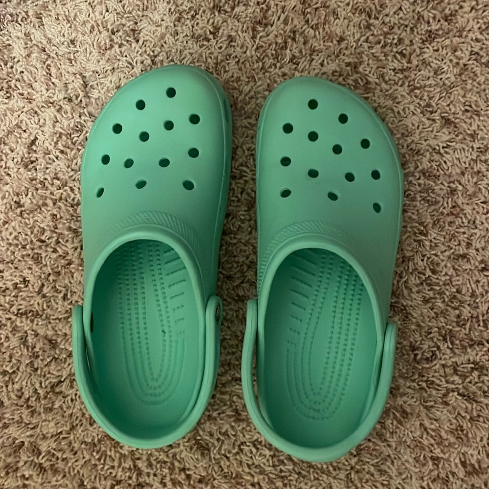 TEAL CROCS
